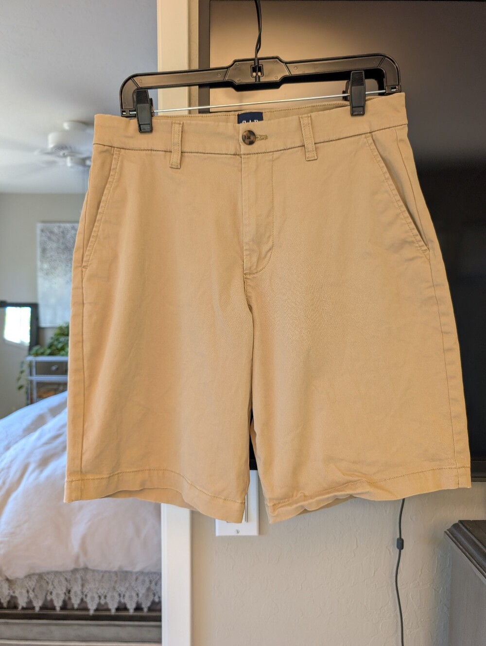 Gap Men's Flat Front Classic Chino Khaki Tan Shorts - Size 30